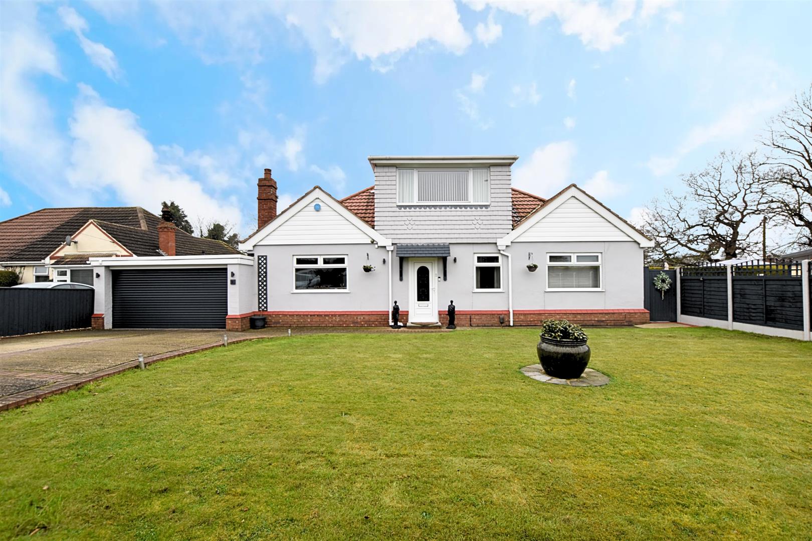 DOUBLE GARAGE WITH ELECTRIC DOOR - Joy Walker Estate Agent